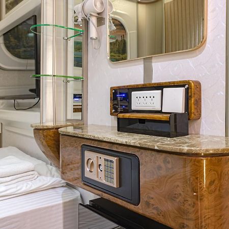 Caps Lock Future Hotel Астана Екстер'єр фото